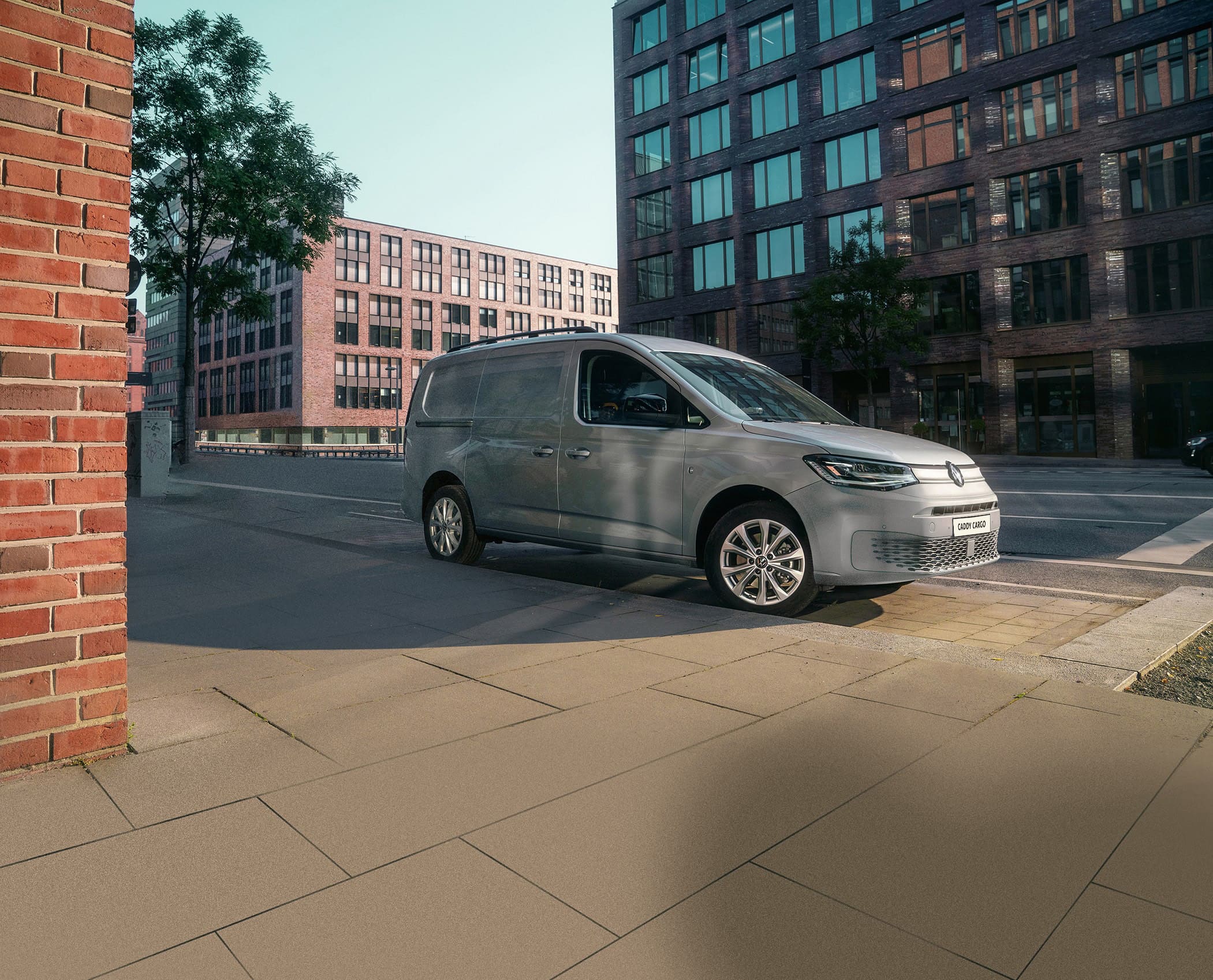 VW Caddy Cargo na ulicy