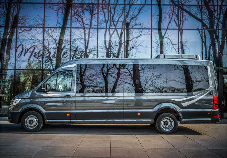 Volkswagen Crafter w wersji autobus.