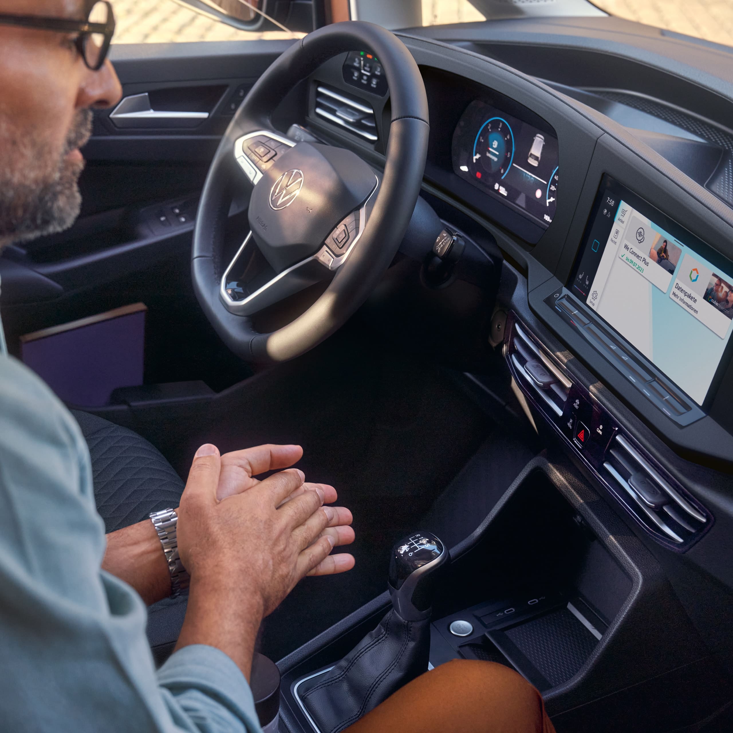VW Connect łączy Twój smartfon z Twoim Samochodem Dostawczym Volkswagen.