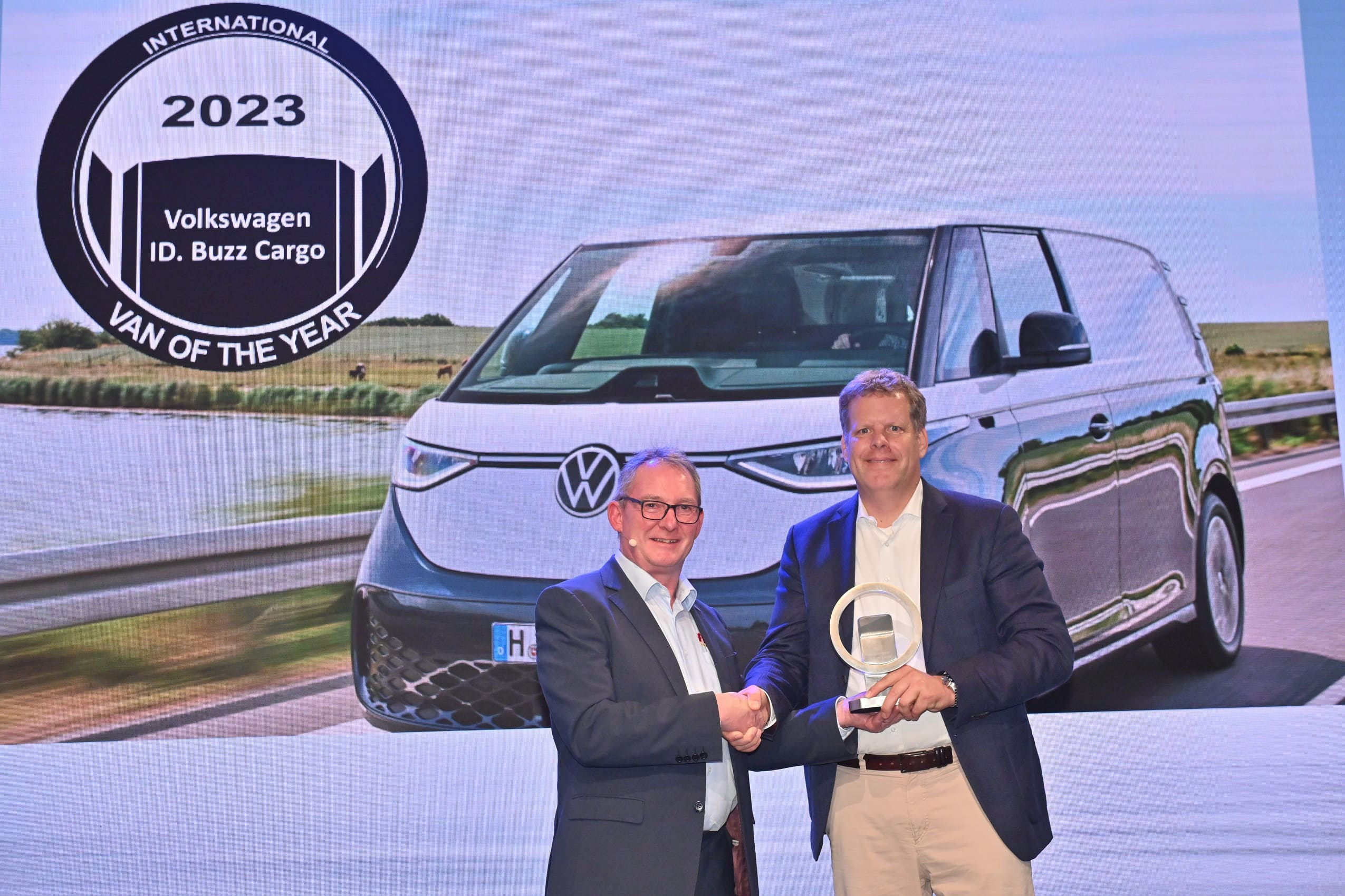 Volkswagen ID. Buzz Cargo nagrodzony tytułem “International Van of the Year 2023”