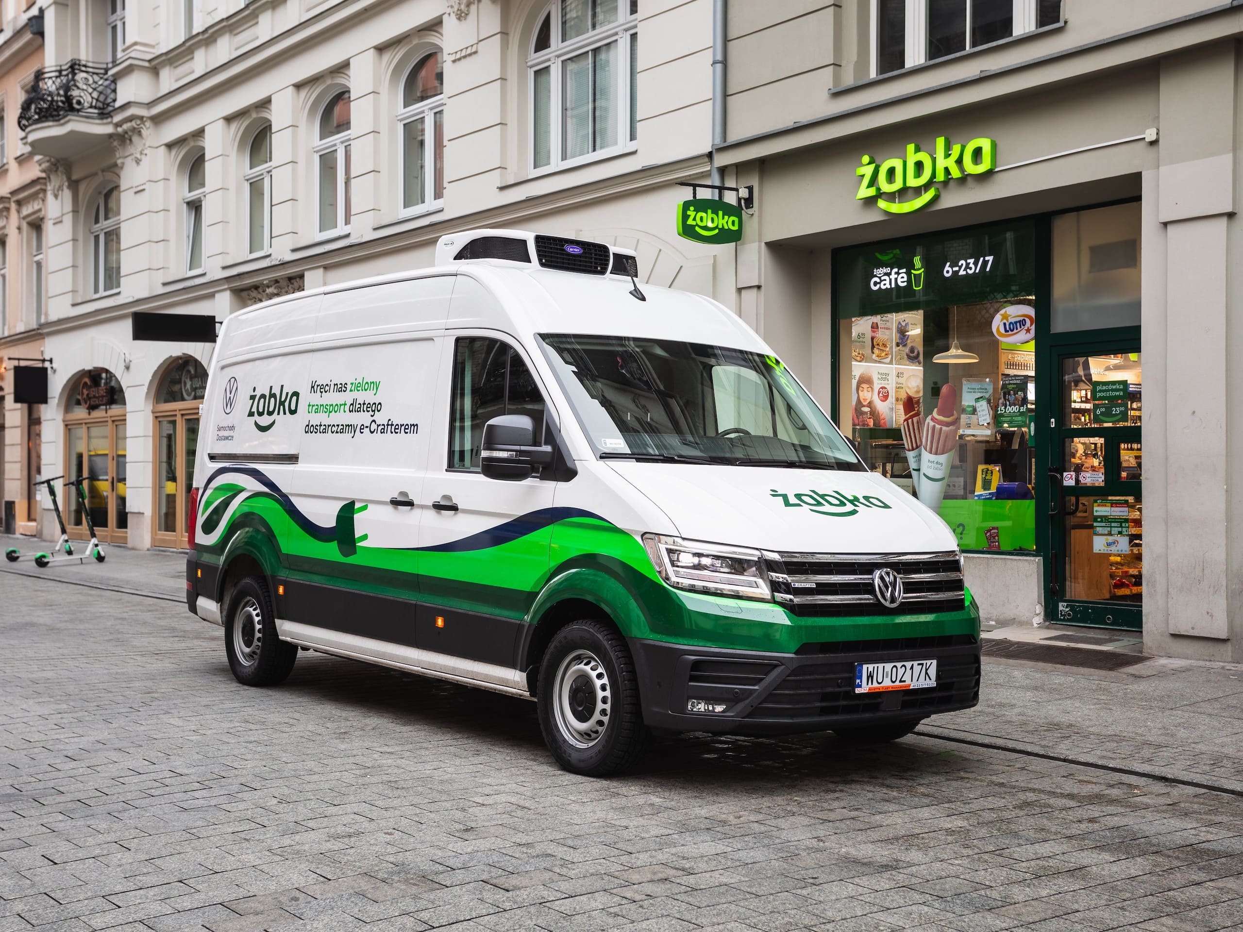 Żabka rozwija nowoczesną logistykę i kupuje Volkswageny e-Craftery